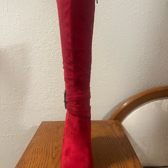 Knee-high red suede platform boots - Picture 4 of 12